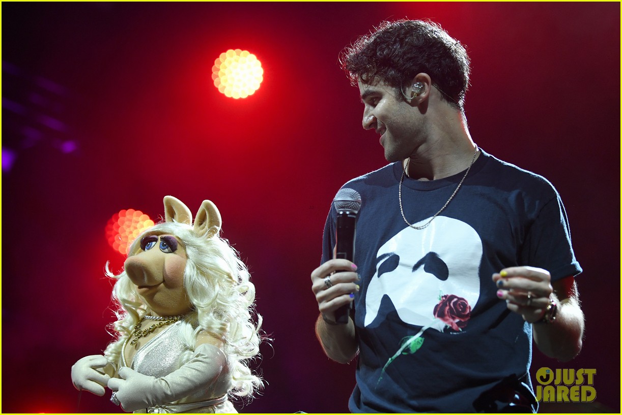 darren criss joined by the muppets at elsie fest 2021 204612156