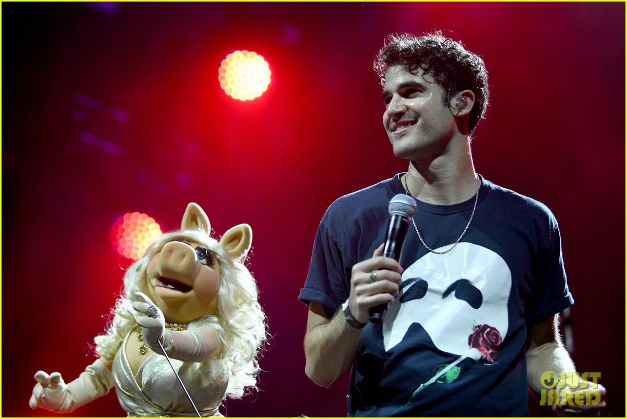 darren criss joined by the muppets at elsie fest 2021 214612157