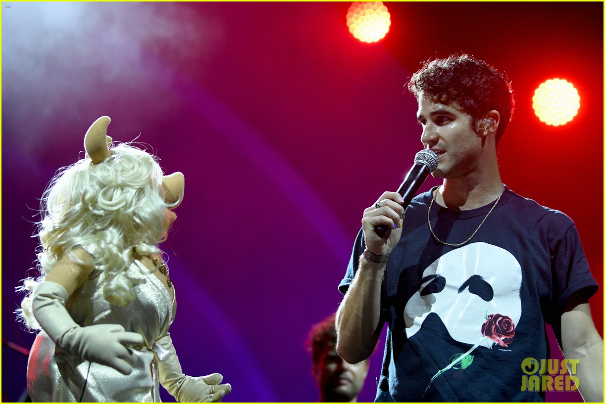 darren criss joined by the muppets at elsie fest 2021 22