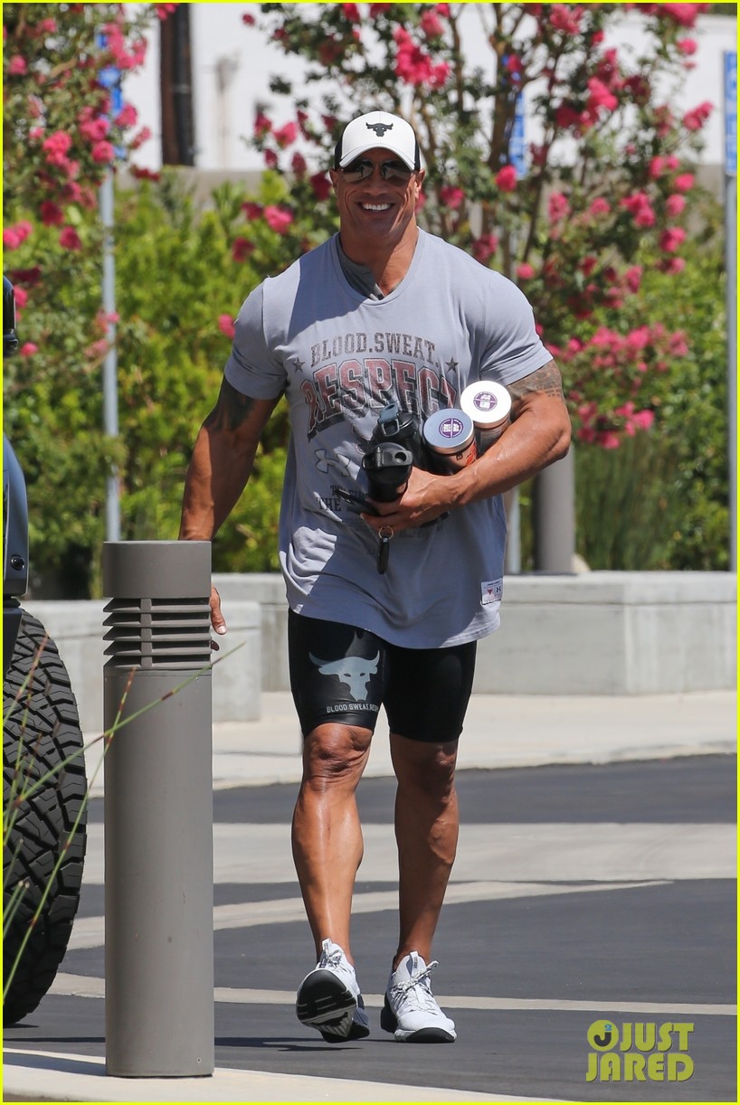 dwayne johnson ripped arm back muscles after gym sessions 024603233