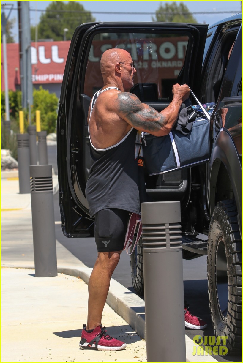 dwayne johnson ripped arm back muscles after gym sessions 034603234