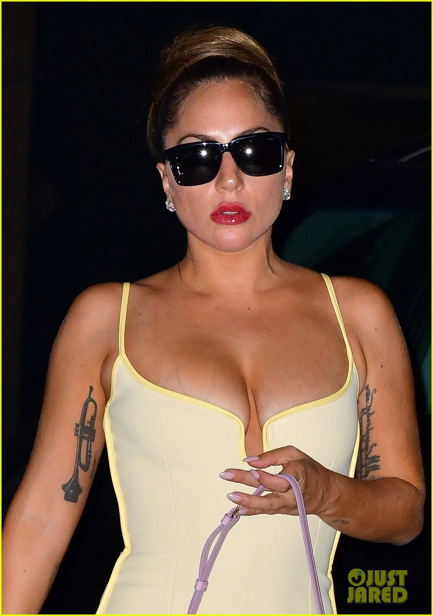 lady gaga rocks sunglasses night out in nyc 034601126