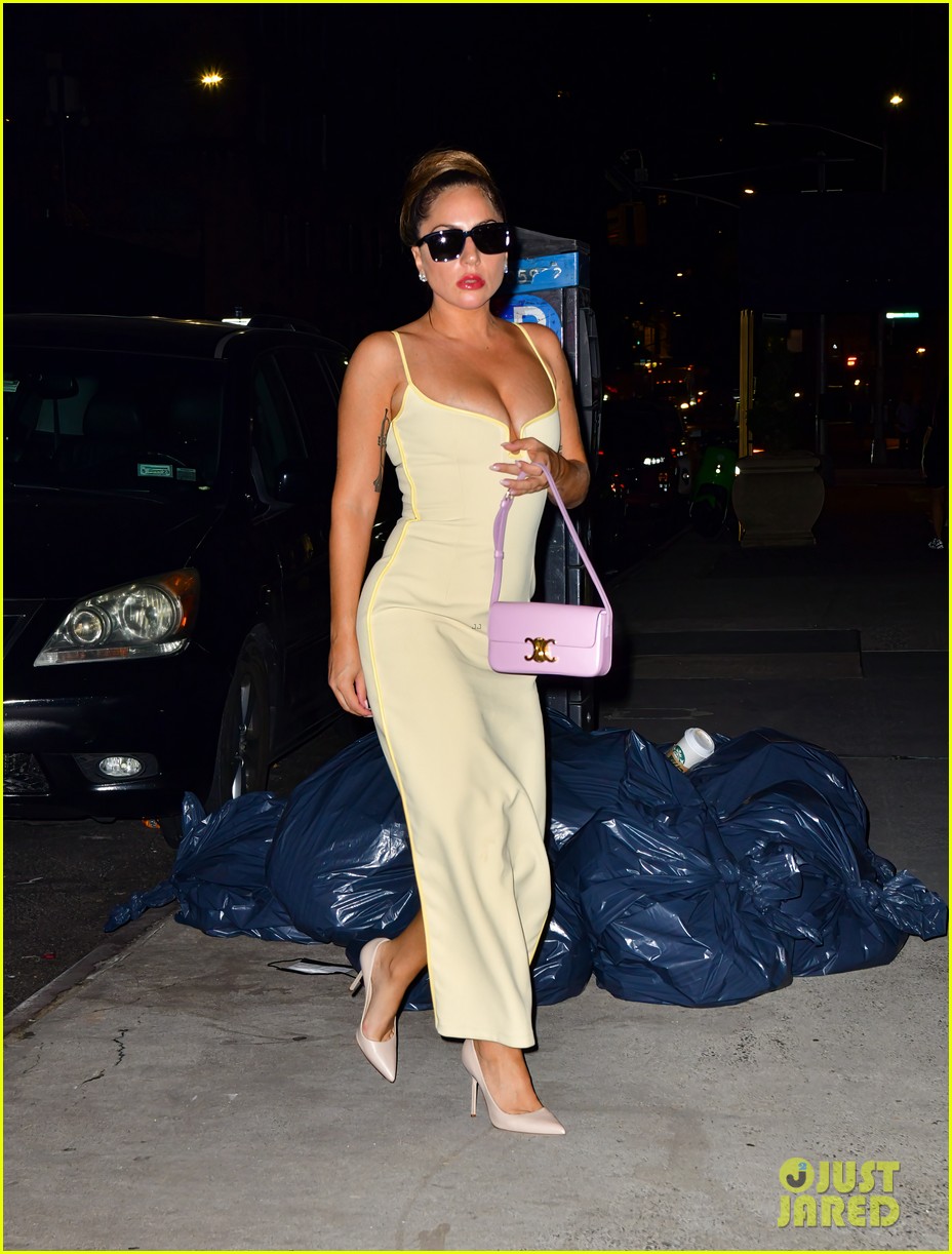 lady gaga rocks sunglasses night out in nyc 044601127