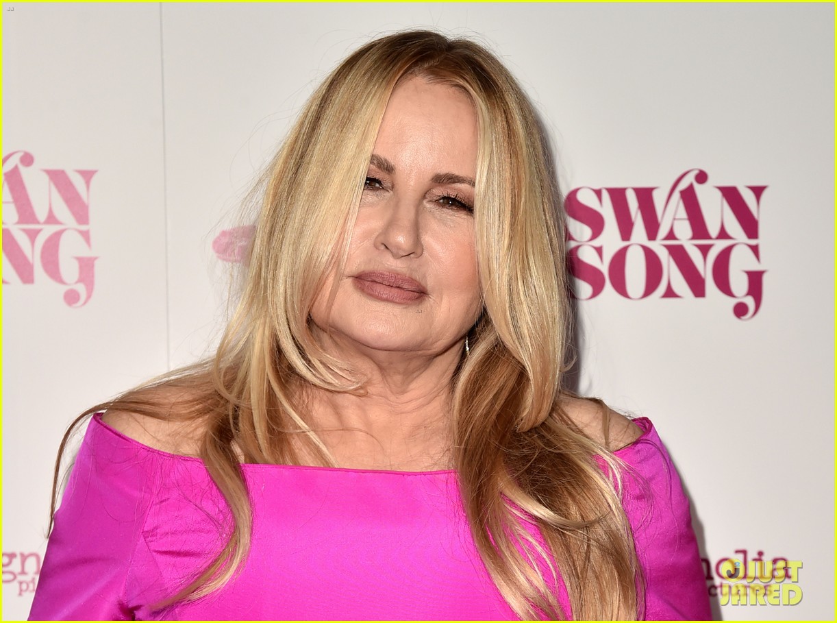 Jennifer Coolidge Is Pretty in Pink at the Premiere of New Movie 'Swan Song' Photo 4600837