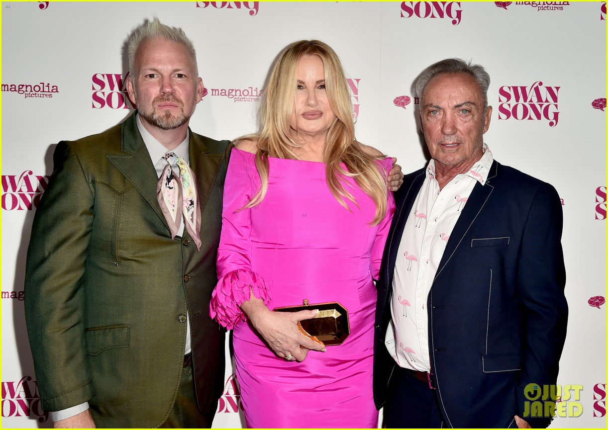 Photo jennifer coolidge swan song premiere pics 14 Photo 4600841 Just Jared Entertainment News