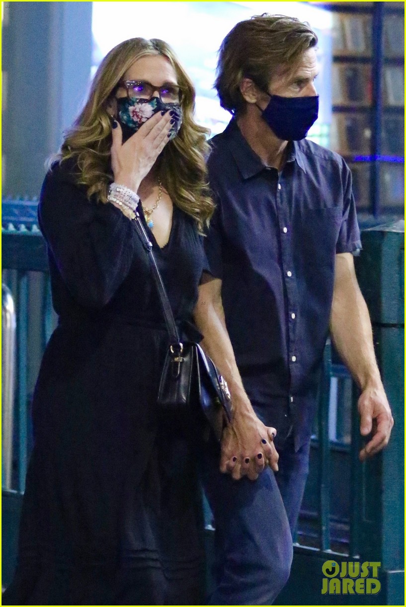 Julia Roberts Gets Romantic With Husband Danny Moder During Dinner Date