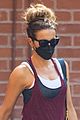 kate beckinsale wears face mask running errands 04