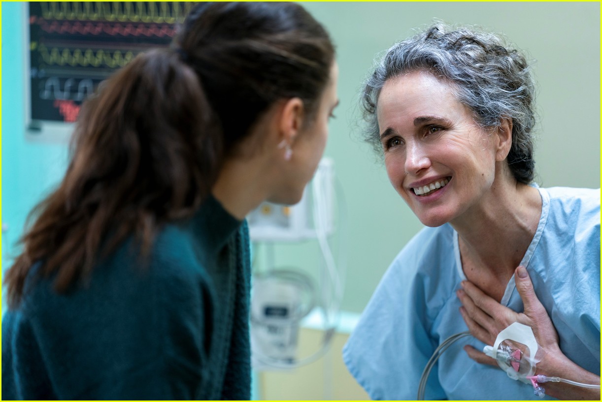 Margaret Qualley Stars Opposite Mom Andie MacDowell in Netflix's 'Maid