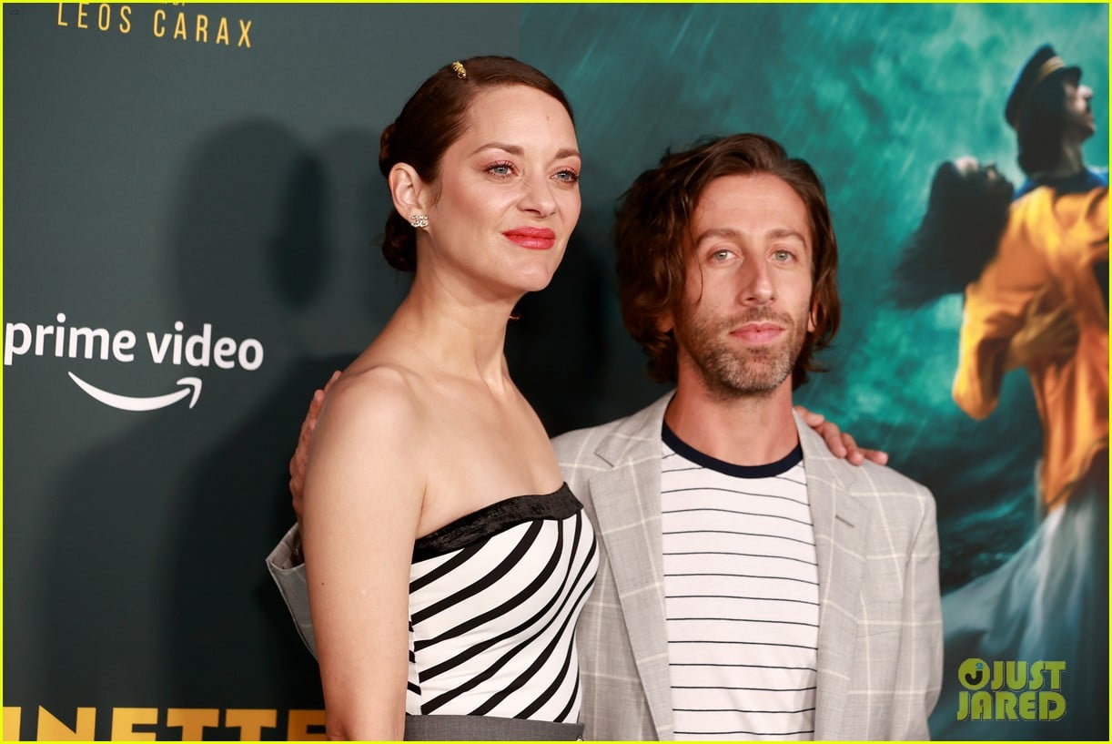 Photo: marion cotillard simon helberg more annette premiere 07 | Photo