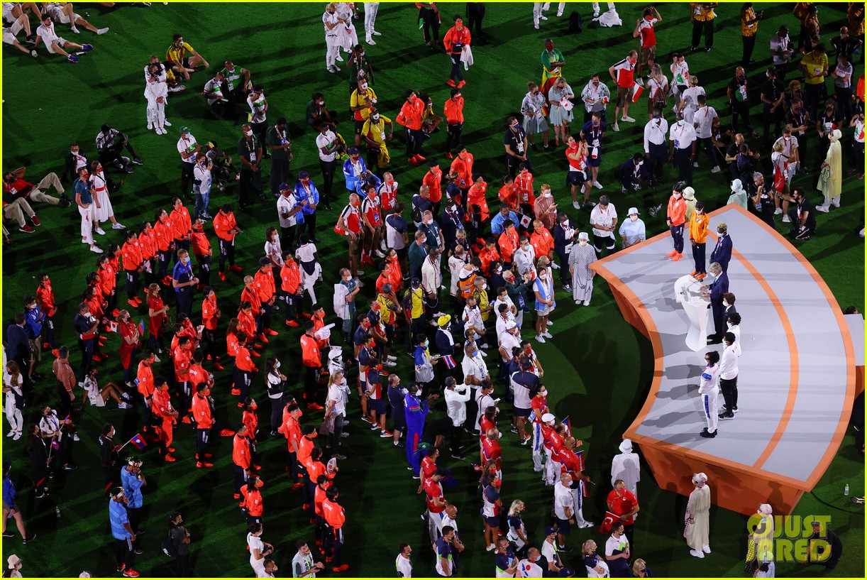 Photo kara winger flag bearer olympics closing ceremony pics 01 Photo 4601496 Just Jared