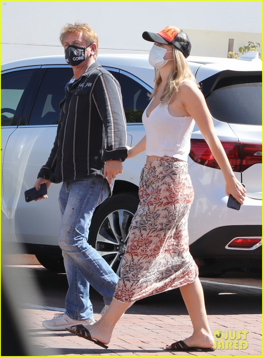 Sean Penn & Wife Leila Hold Hands While Heading to Lunch in