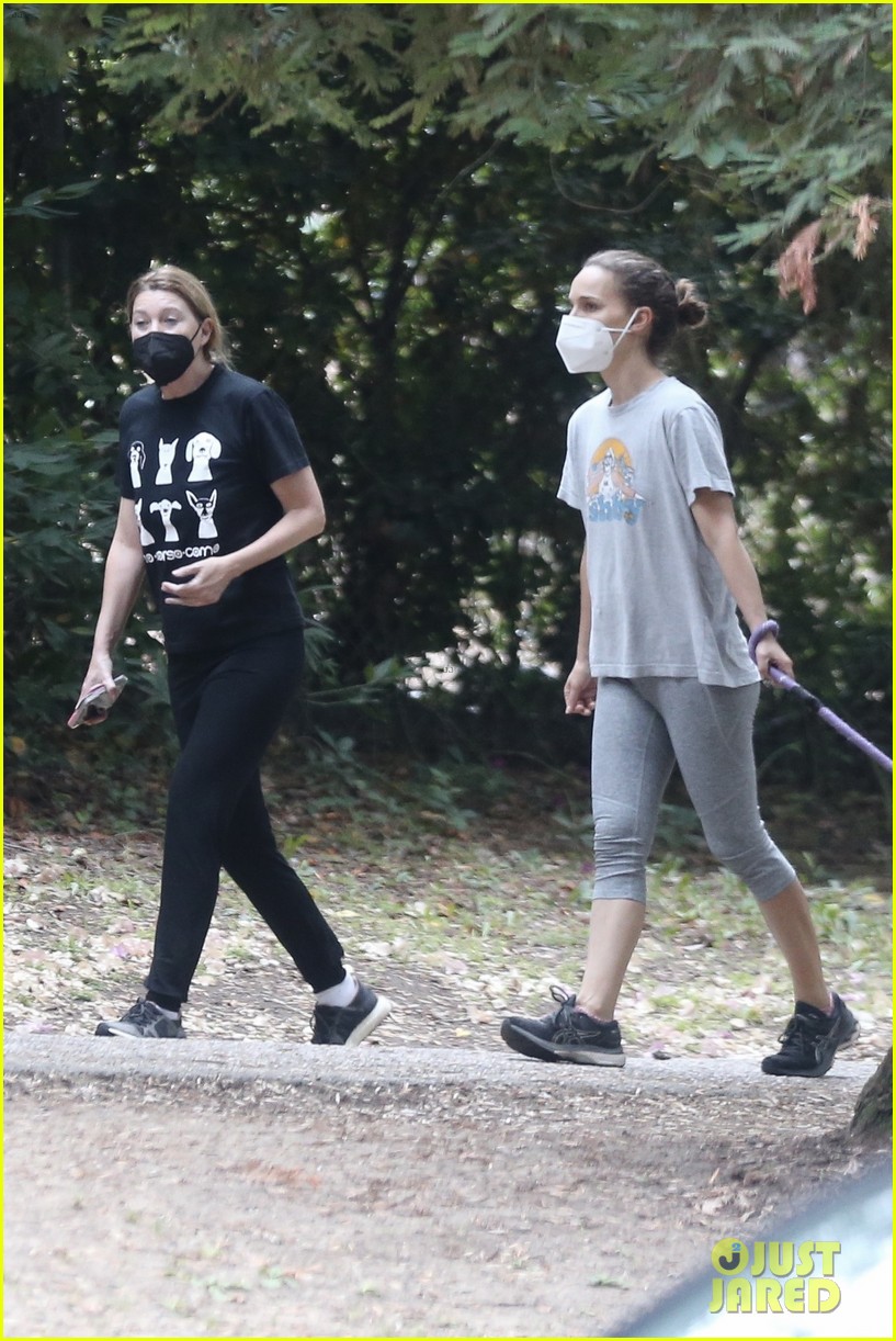 Ellen Pompeo & Natalie Portman Meet Up for Afternoon Hike!: Photo