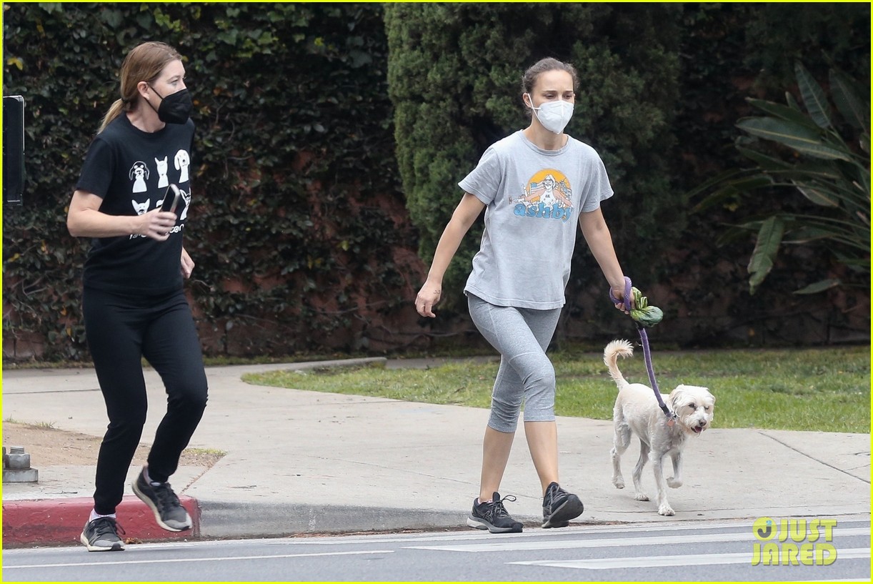 Ellen Pompeo & Natalie Portman Meet Up for Afternoon Hike!: Photo
