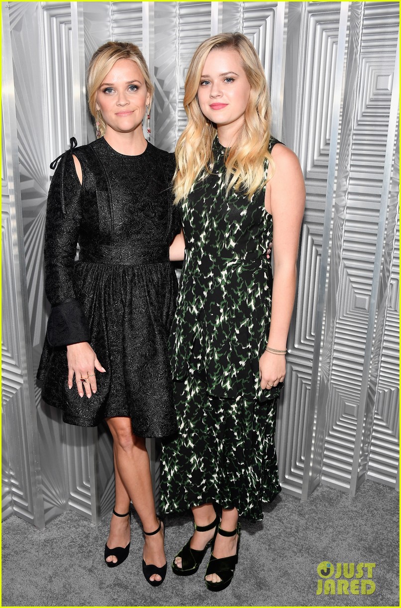 reese witherspoon lack support after ava phillippe birth 024612451
