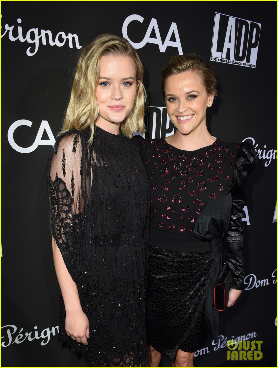 reese witherspoon lack support after ava phillippe birth 044612453