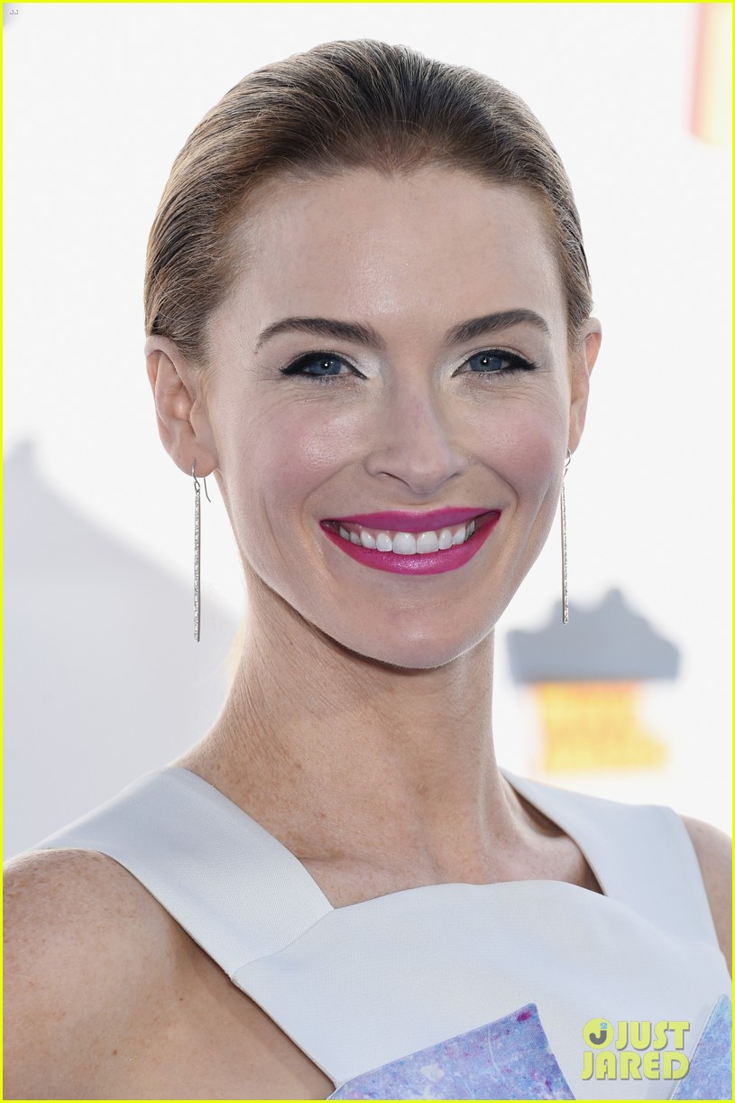 Bridget Regan Will Play Poison Ivy In The Cw S Batwoman Season 3 Photo Batwoman Bridget Regan Television Pictures Just Jared