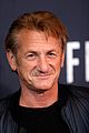 sean penn doesnt want unvaccinated people seeing his movie 05
