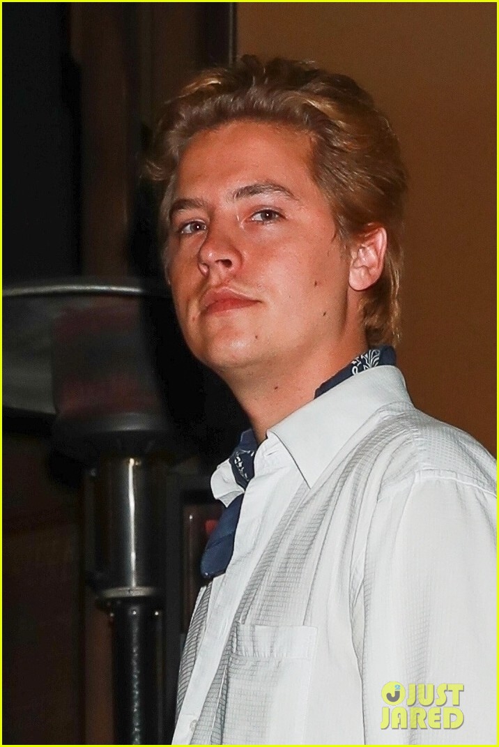 cole sprouse girlfriend dinner 064608099