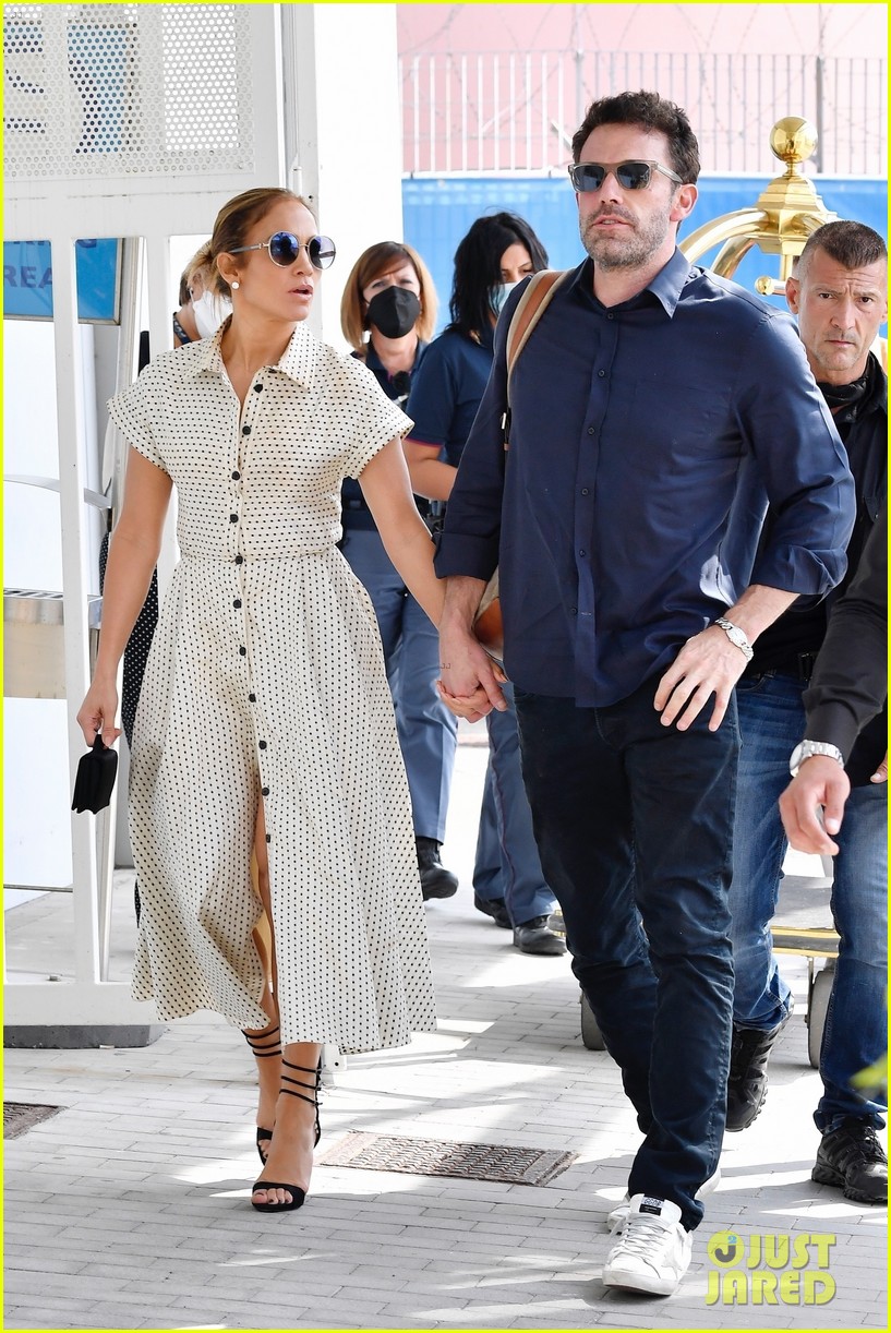 Ben Affleck & Jennifer Lopez Kiss, Hold Hands While Leaving Venice