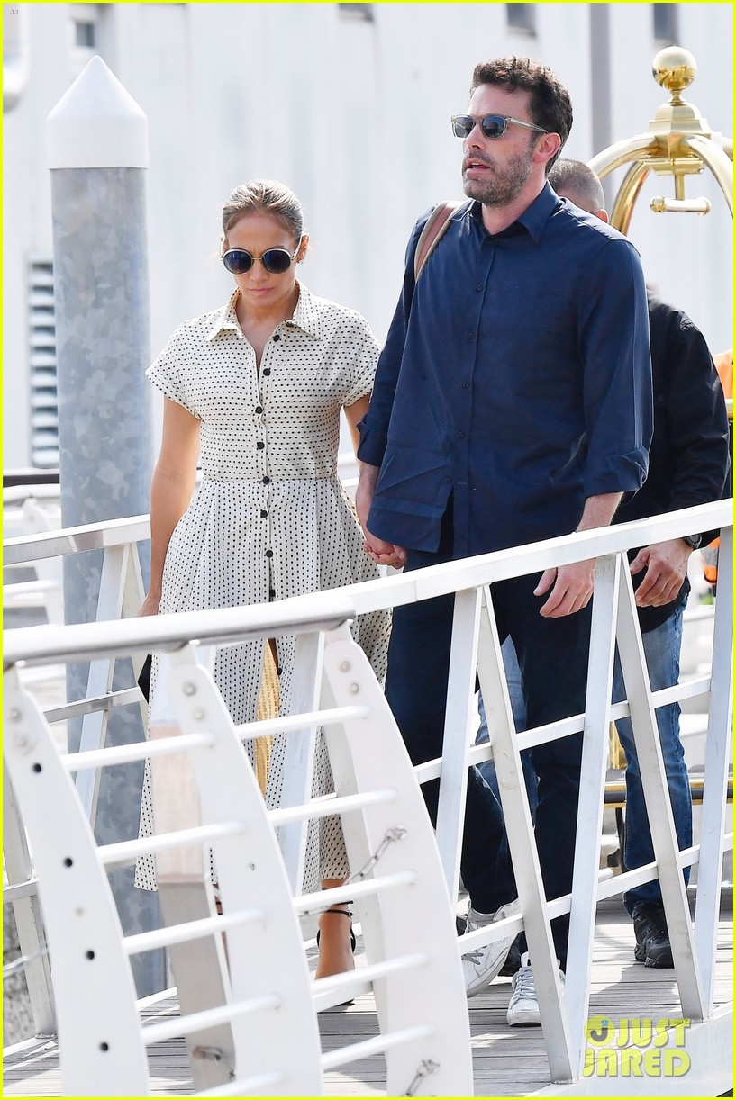 Ben Affleck & Jennifer Lopez Kiss, Hold Hands While Leaving Venice