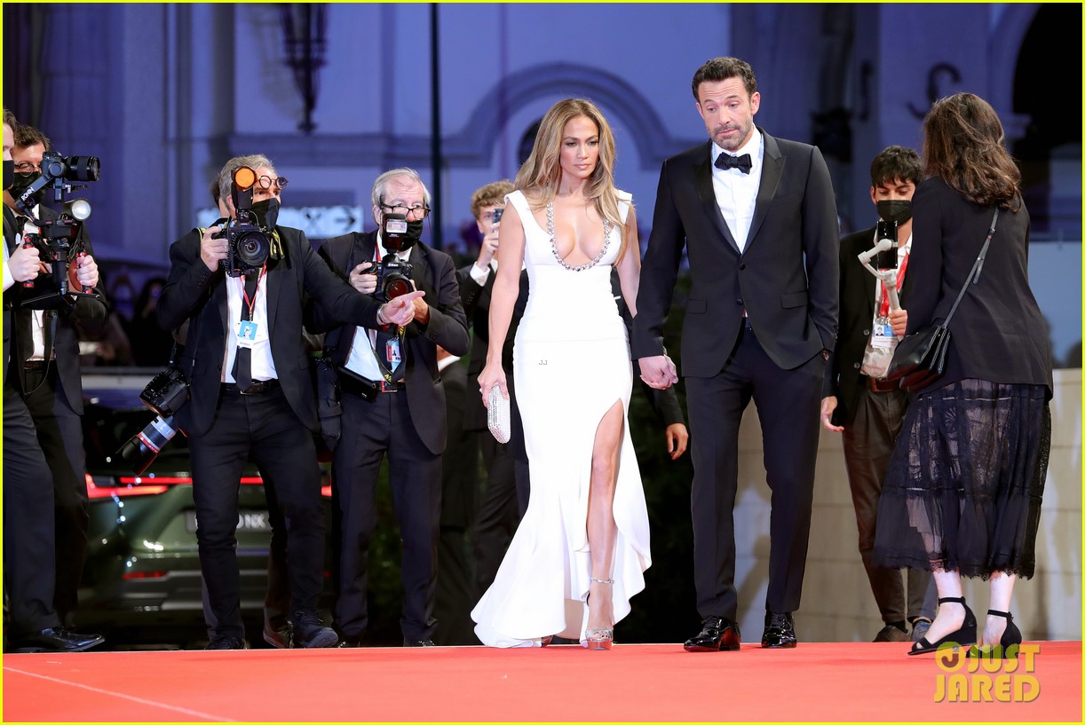 Photo: ben affleck jennifer lopez the last duel venice premiere 12