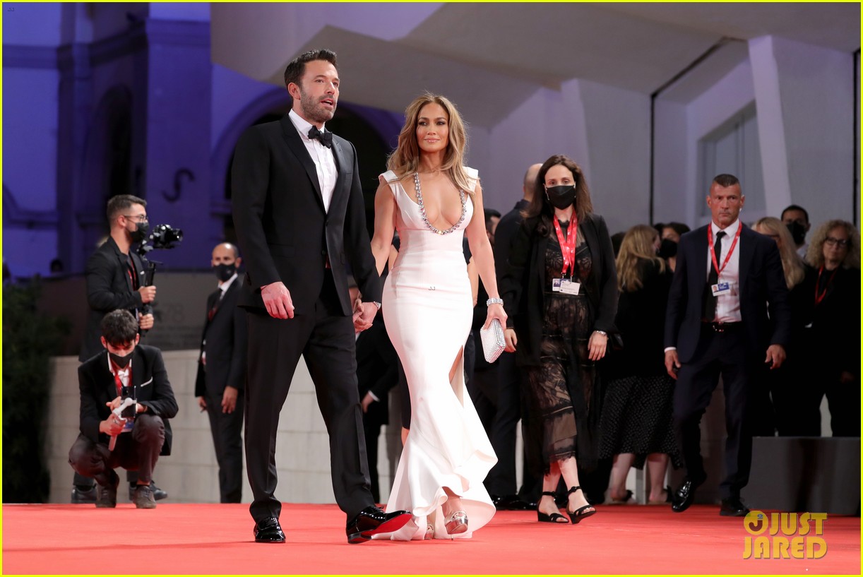 Photo: ben affleck jennifer lopez the last duel venice premiere 47