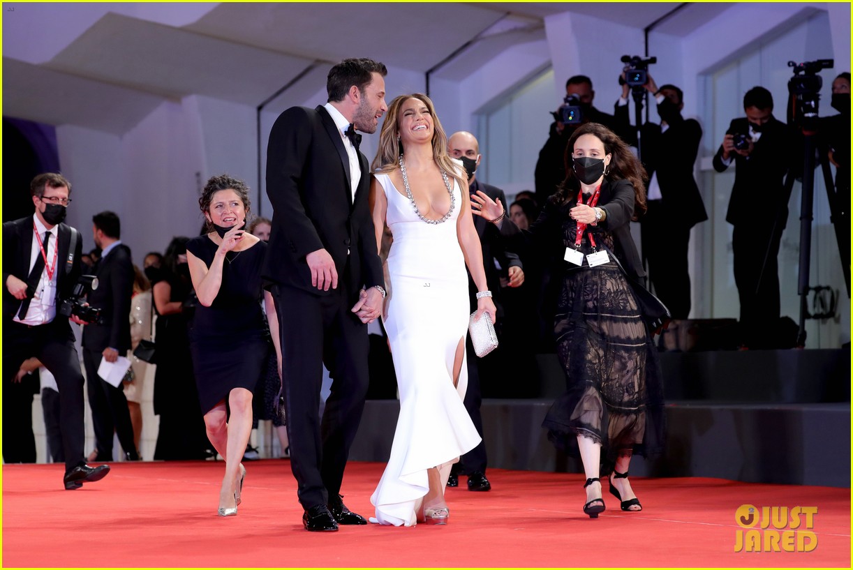 Photo: ben affleck jennifer lopez the last duel venice premiere 49