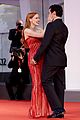 jessica chastain oscar isaac scenes from a marriage venice photo call 01