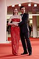 jessica chastain oscar isaac scenes from a marriage venice photo call 05