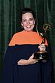 olivia colman pays tribute to late dad at emmys 02