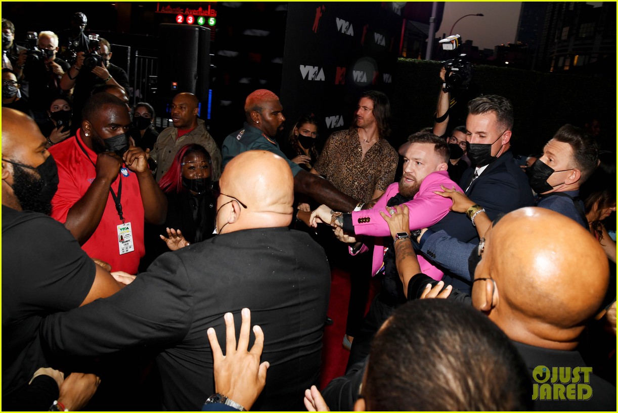 Conor McGregor Gets Into Fight with Machine Gun Kelly on MTV VMAs 2021