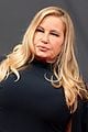jennifer coolidge brings the glam to emmys 06