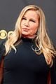 jennifer coolidge brings the glam to emmys 07