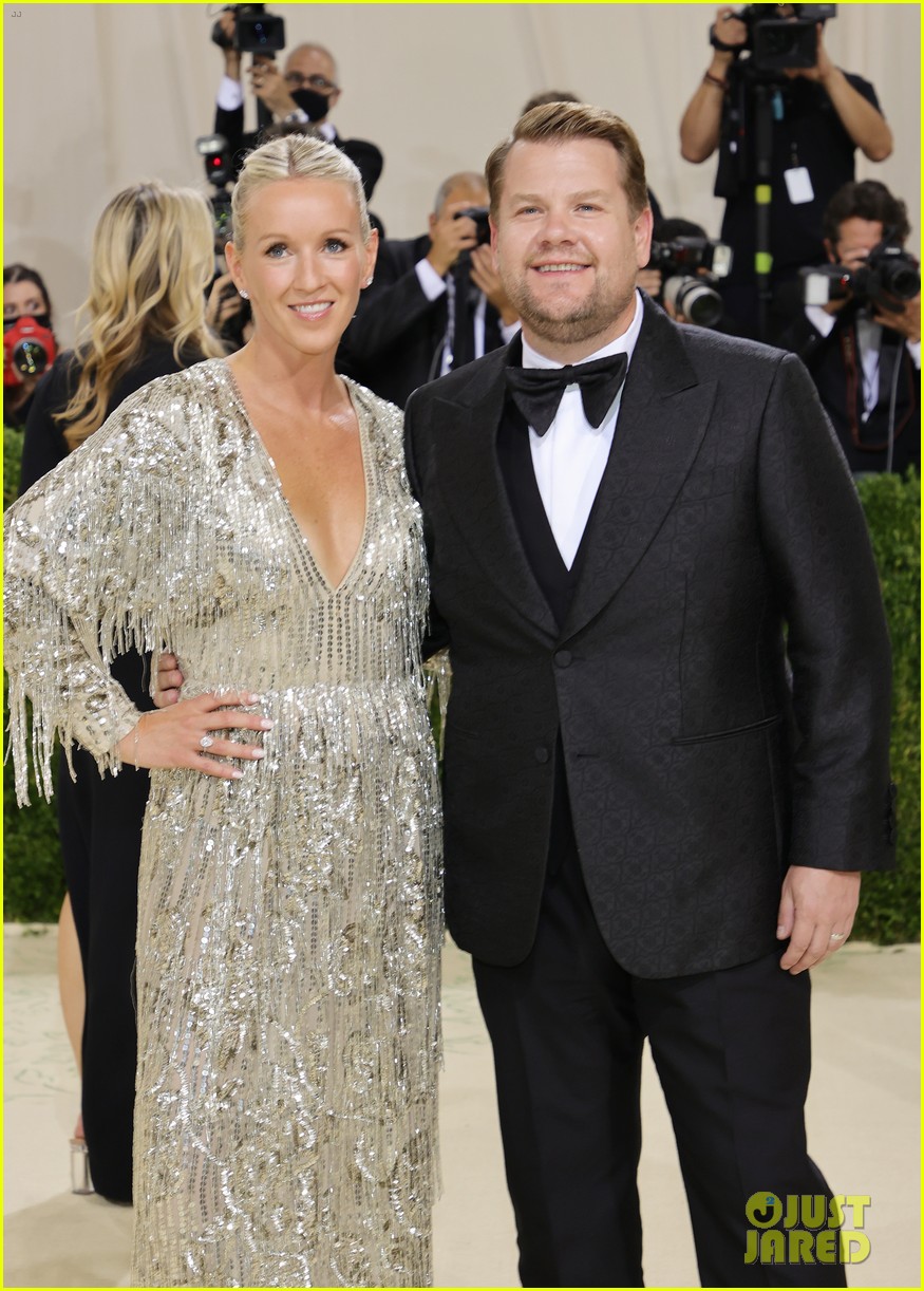 James Corden Makes Met Gala 2021 Entrance with Wife Julia Carey Photo