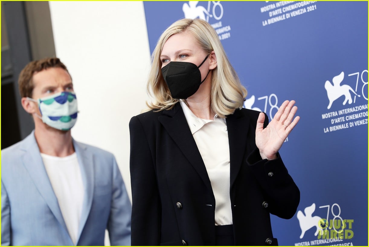 Kirsten Dunst & Benedict Cumberbatch Promote 'Power of the Dog' in Venice Photo 4613550