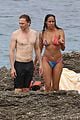 tom hiddleston zawe ashton share a kiss vacation in ibiza 04