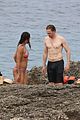 tom hiddleston zawe ashton share a kiss vacation in ibiza 31