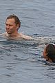 tom hiddleston zawe ashton share a kiss vacation in ibiza 48