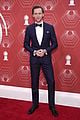 tom hiddleston sharp suit tony awards 2020 08