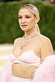 newly engaged kate hudson hits the red carpet 02