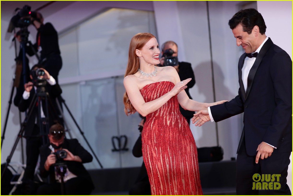 Jessica Chastain Thinks Her Viral Moment With Oscar Isaac Is Actually