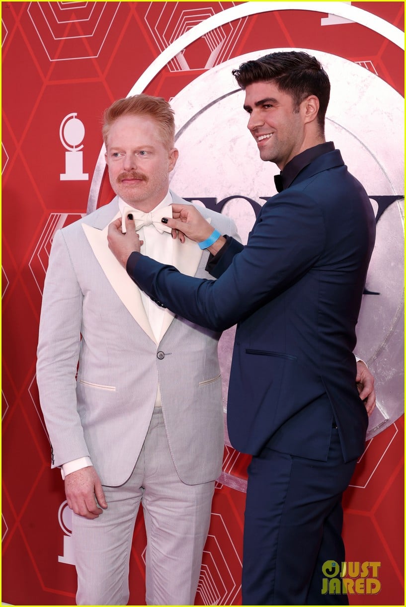 Jesse Tyler Ferguson Gets His Bow Tie Fixed by Husband Justin Mikita at
