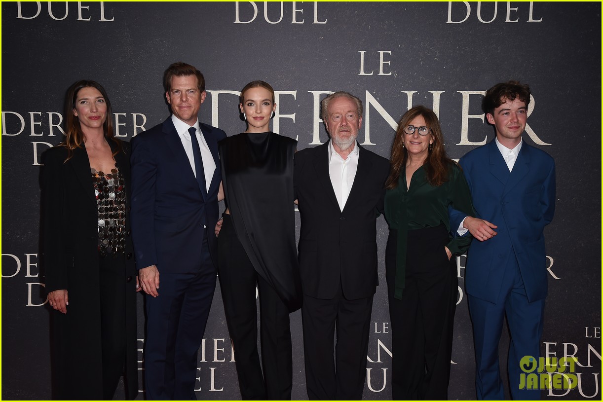 Jodie Comer Brings 'The Last Duel' To France With Ridley Scott: Photo