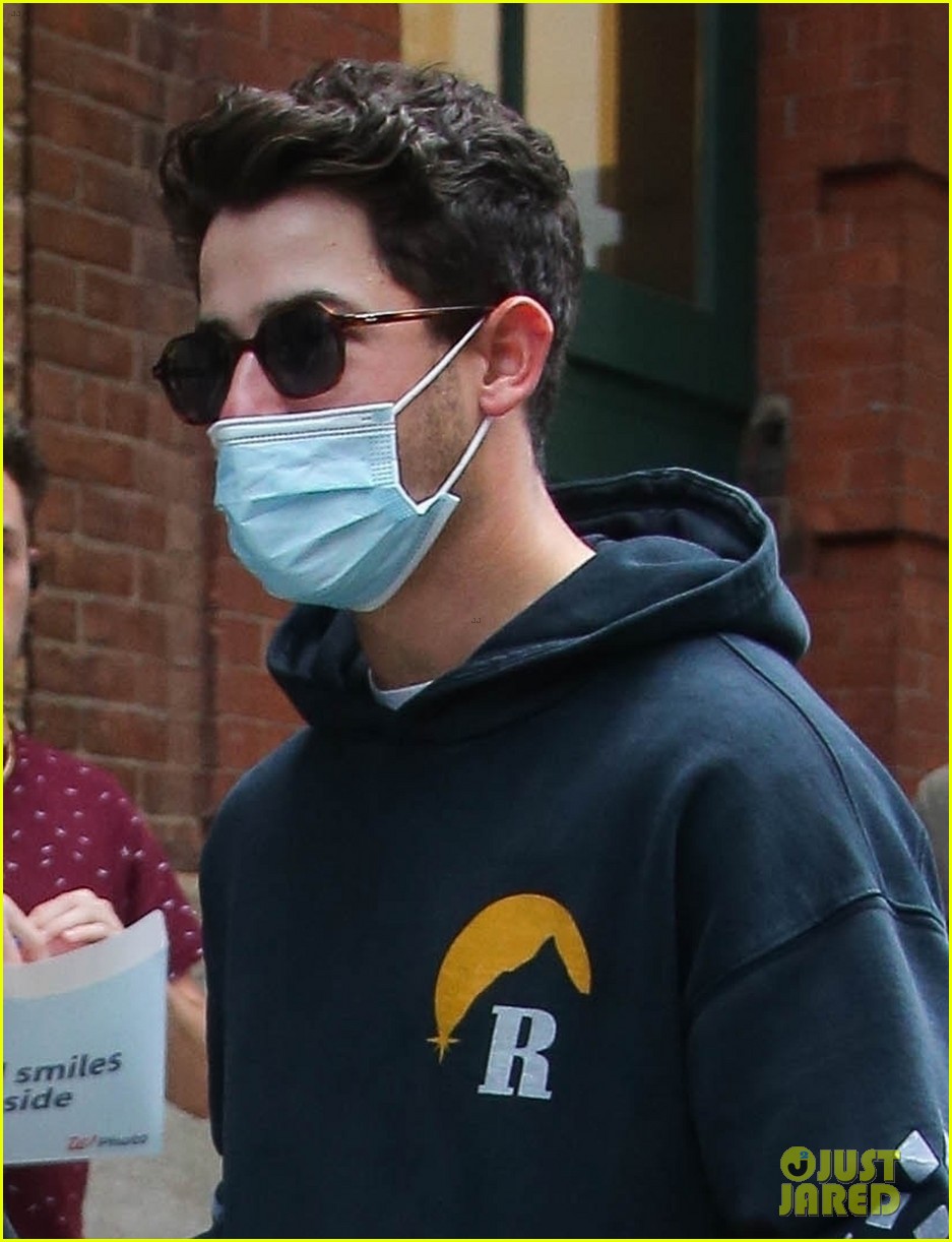 joe nick jonas spotted in new york city amid remember this tour 034635079
