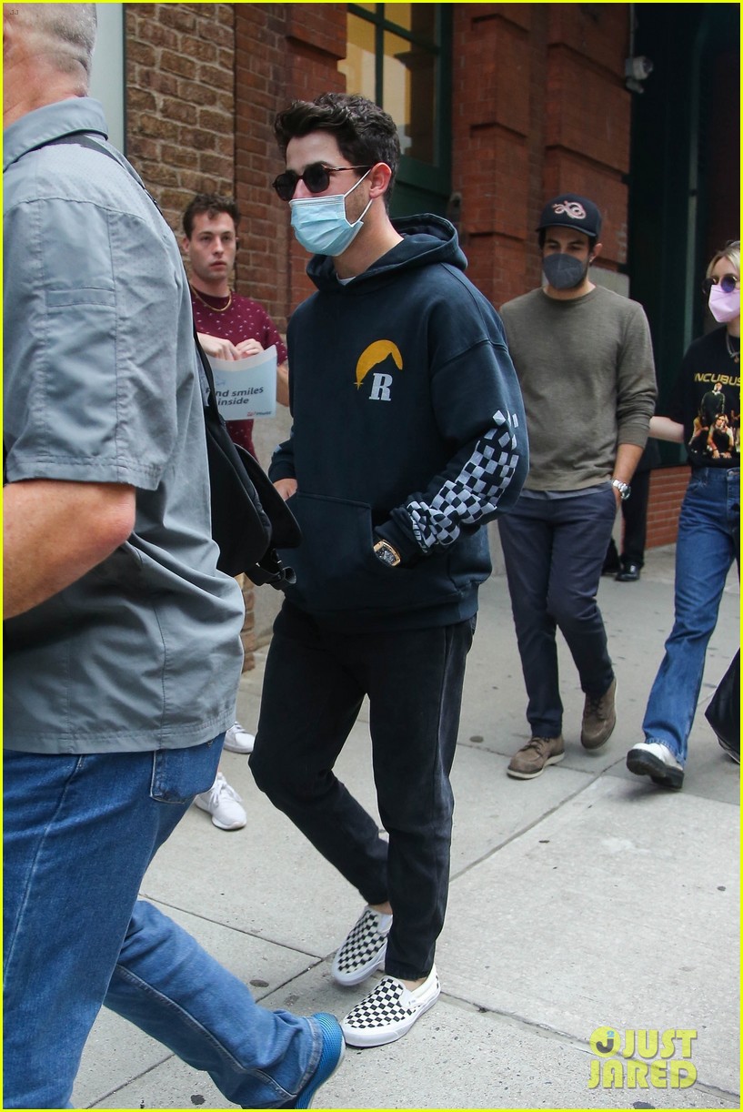 joe nick jonas spotted in new york city amid remember this tour 054635081