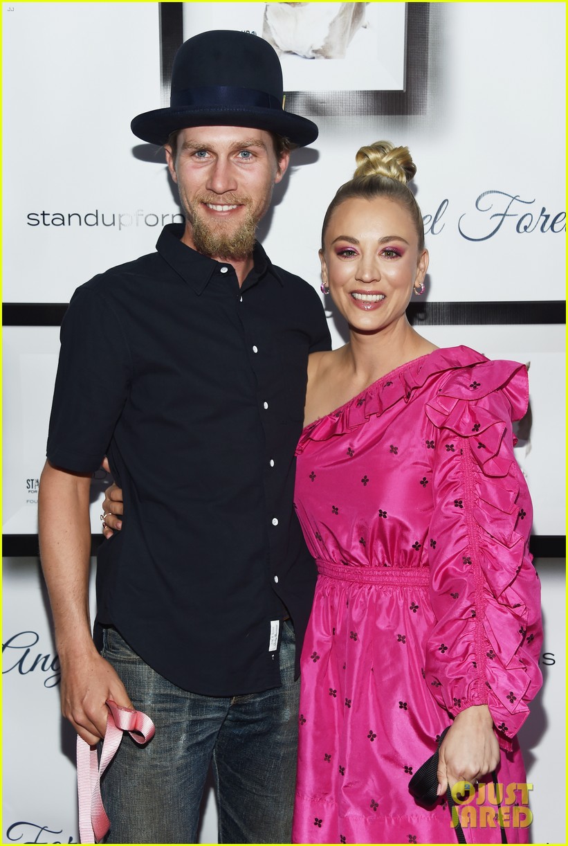 Kaley Cuoco Officially Files for Divorce from Karl Cook Photo 4615338