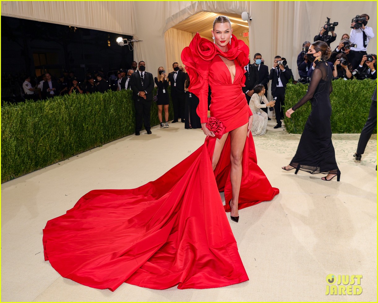 Karlie Kloss Goes Red Hot for Met Gala 2021: Photo 4623142 | Photos