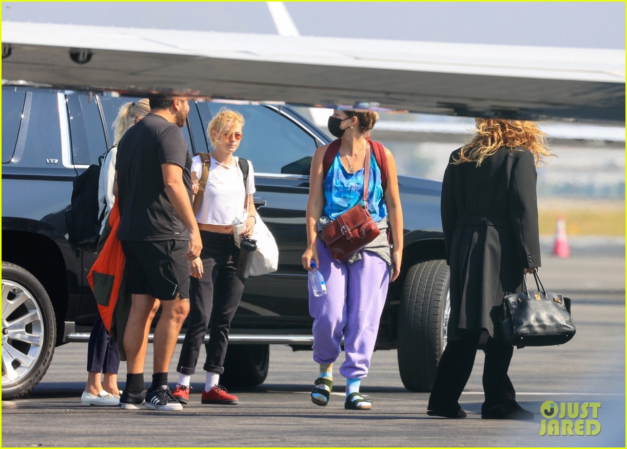Photo: kristen stewart ashley benson rita ora flight to nyc 21 | Photo