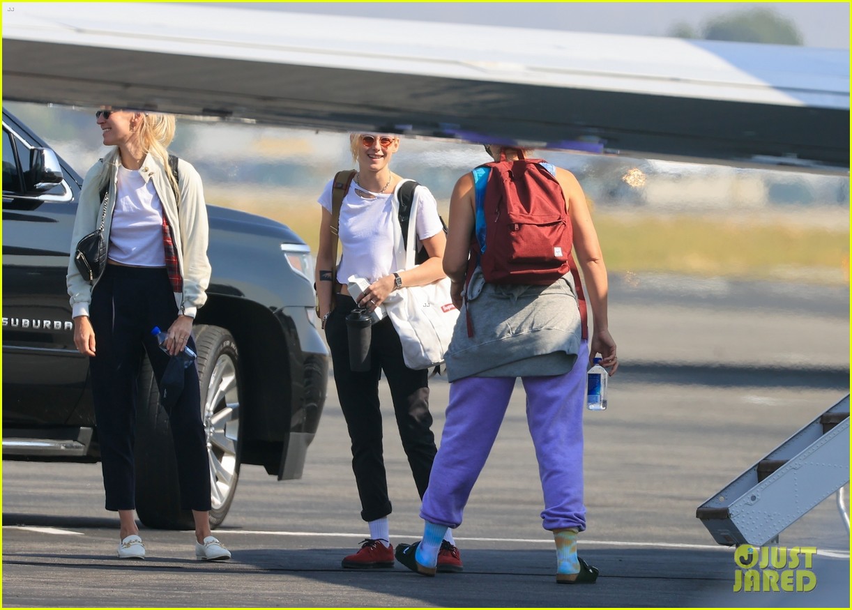 Photo: kristen stewart ashley benson rita ora flight to nyc 28 | Photo