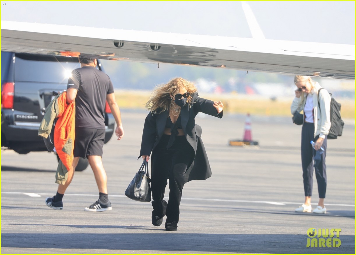 Photo: kristen stewart ashley benson rita ora flight to nyc 36 | Photo